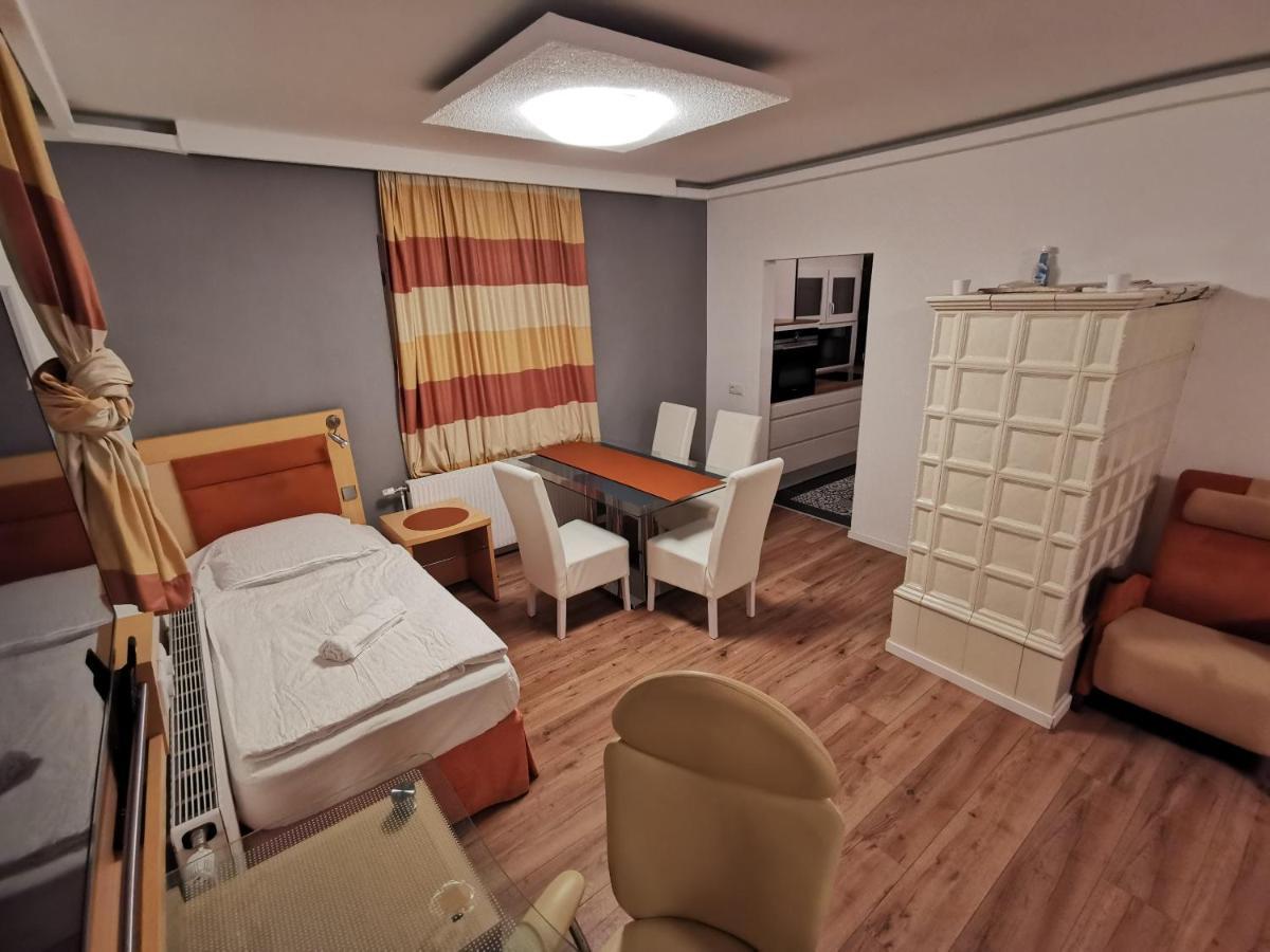 Pension Foehrenhain Gerasdorf bei Wien Exterior photo
