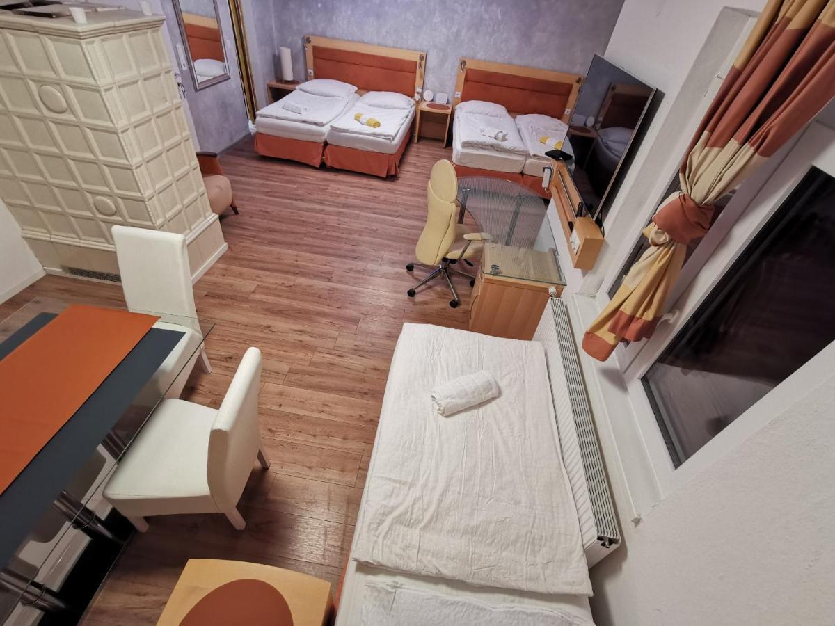 Pension Foehrenhain Gerasdorf bei Wien Exterior photo