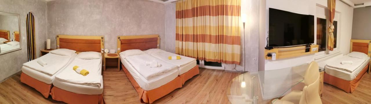 Pension Foehrenhain Gerasdorf bei Wien Exterior photo